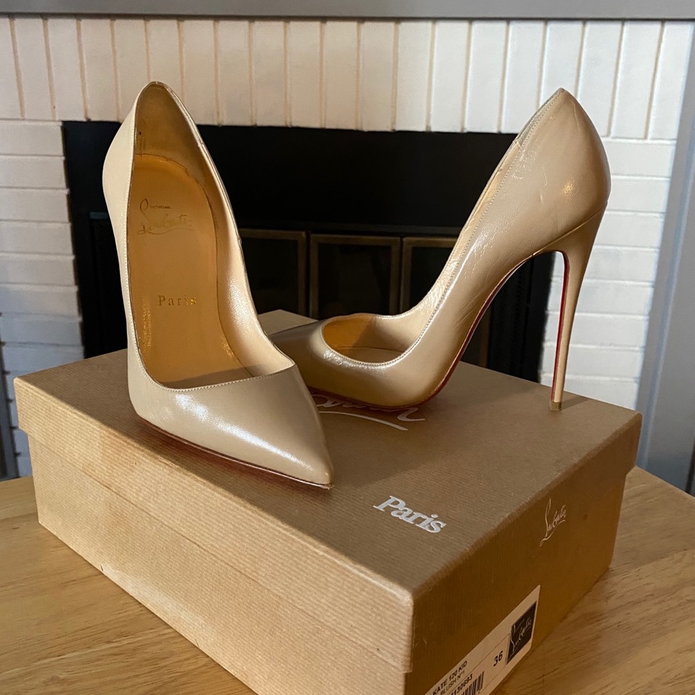 Nude pumps